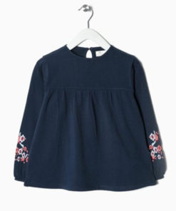 camiseta de algodon color azul marino flores en la manga zippy moda infantil rebajas invierno 247x296 - Camiseta flores manga